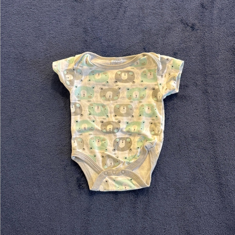 Charming Bear Print Baby Bodysuit in Gray and Green
